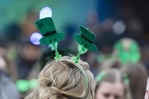 girl wearing st patty headband